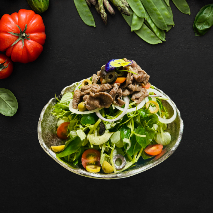 Peperomia salad with rare beef