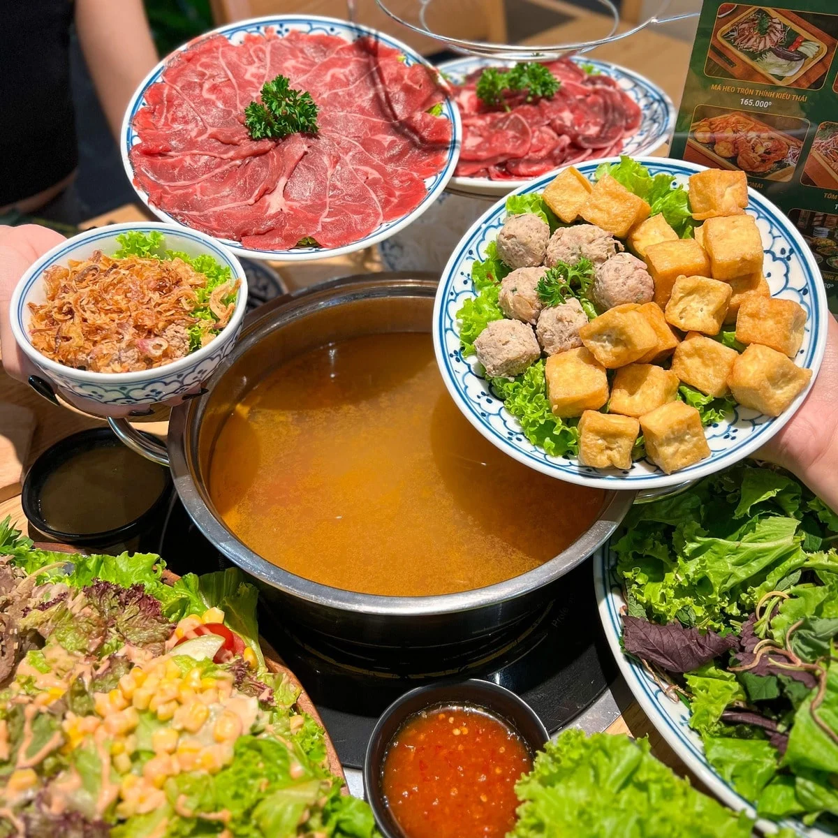 Crab paste hotpot with beef shank & pork cartilage