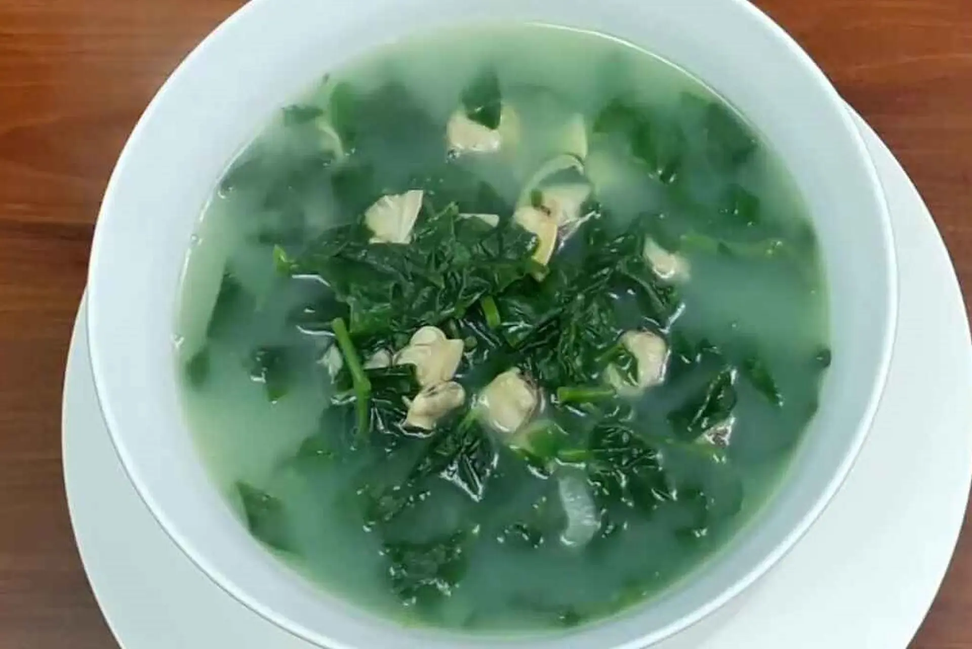 Clam & Malabar spinach soup