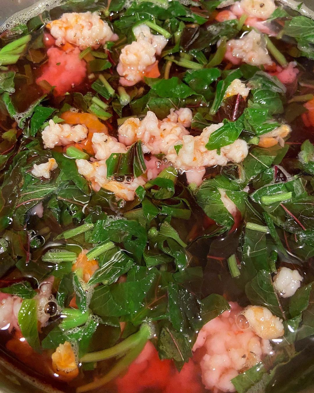 Amaranth soup with fresh shrimp